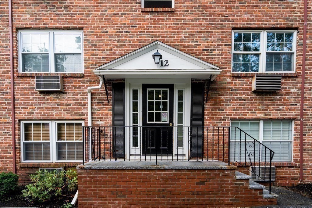 12 Colonial Village Dr - Unit 1